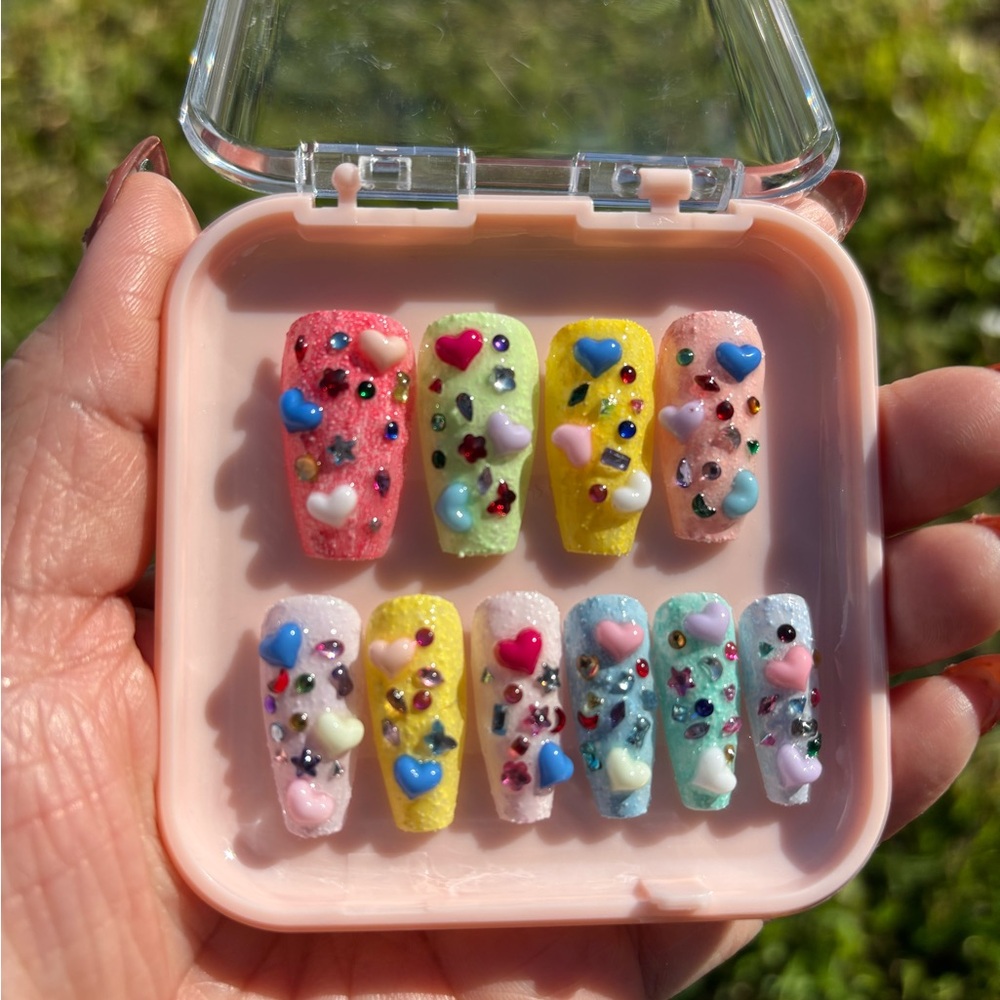Charm3d Hearts Raining Gems Press On Nails, 20pc/set, medium coffin nails